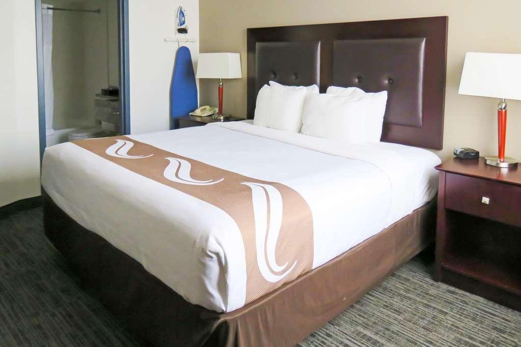 Quality Inn & Suites Everett Pokoj fotografie