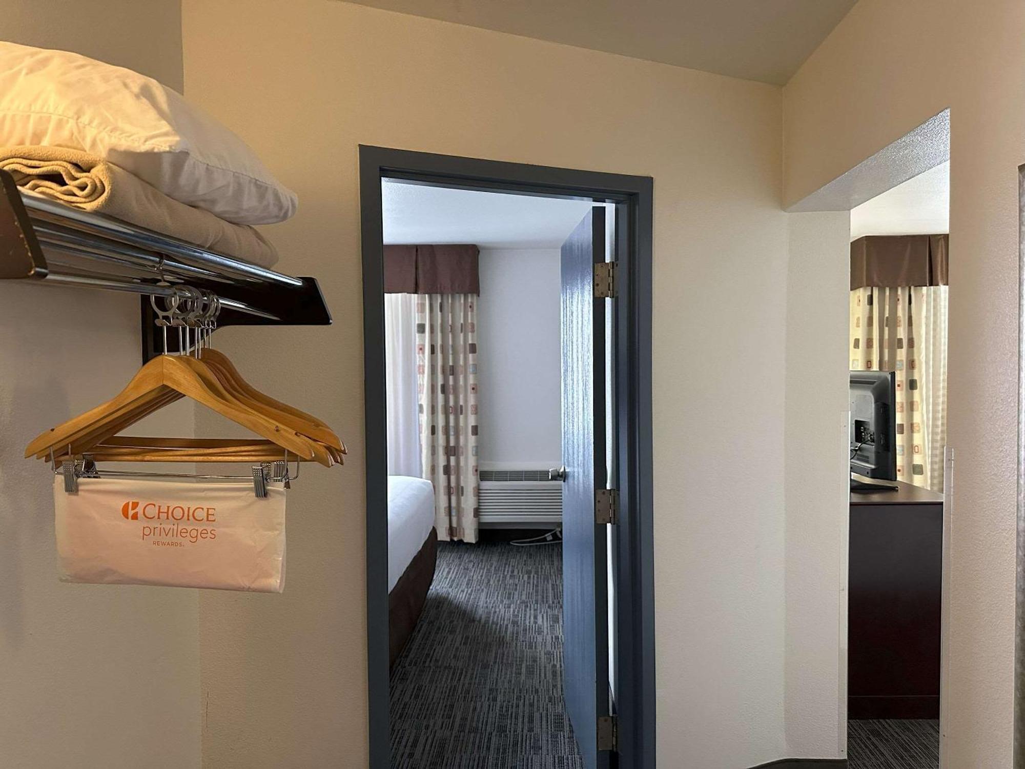 Quality Inn & Suites Everett Exteriér fotografie